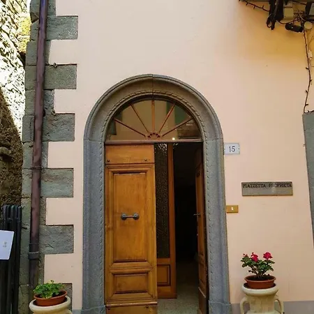 Casa In Centro Storico Apartment *
